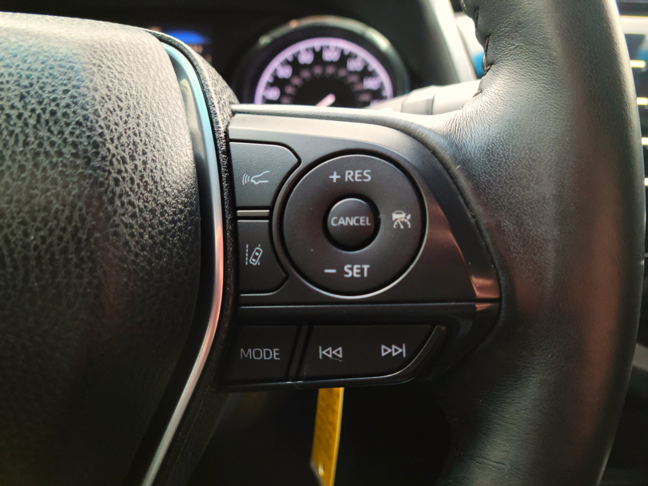 Used 2018 Toyota Camry SE image 11