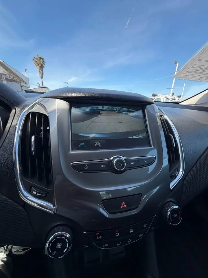 Used 2016 Chevrolet Cruze LT w/ Convenience Package image 6