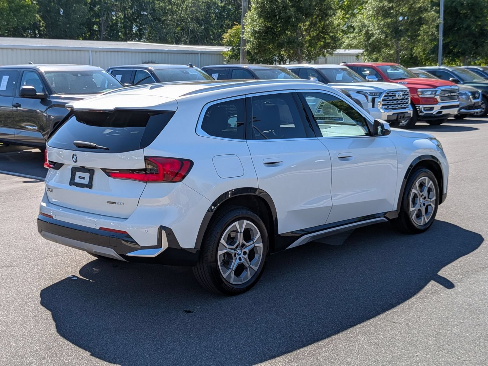 Used 2025 BMW X1 xDrive28i w/ Convenience Package AWD/4WD image 3
