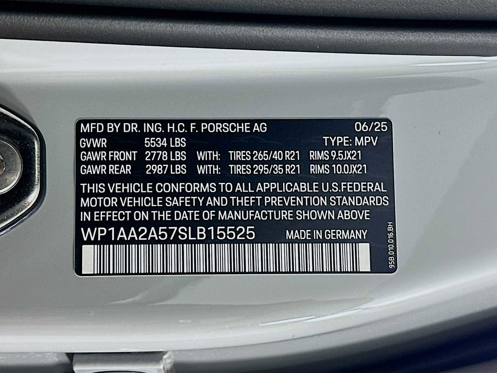 New 2025 Porsche Macan image 33