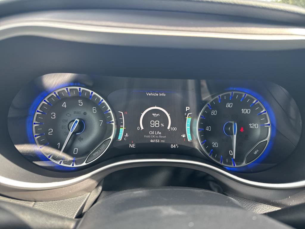 Used 2025 Chrysler Pacifica Select FWD image 9