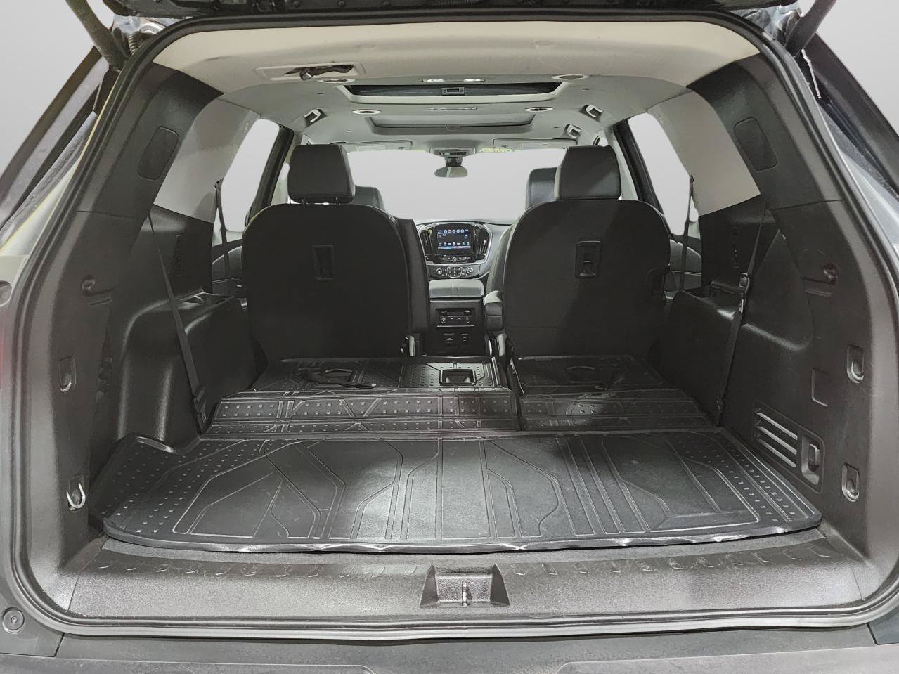 Used 2019 Chevrolet Traverse LT w/ LT Premium Package AWD/4WD image 38