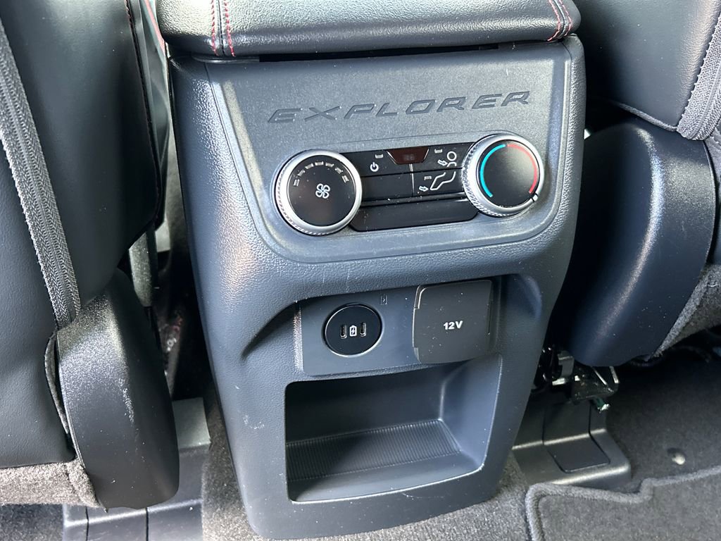 Used 2025 Ford Explorer ST-Line w/ ST-Line Street Pack AWD/4WD image 21