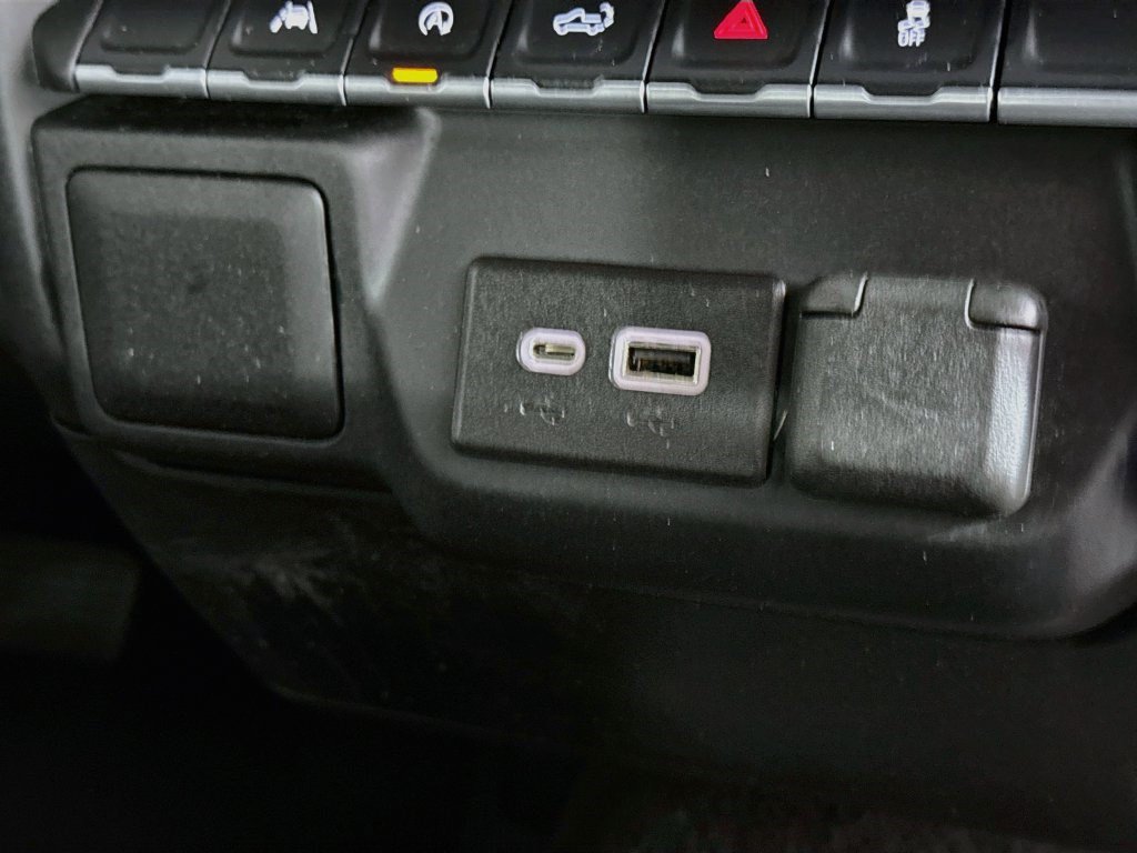 Used 2022 Chevrolet Silverado 1500 Custom AWD/4WD image 38