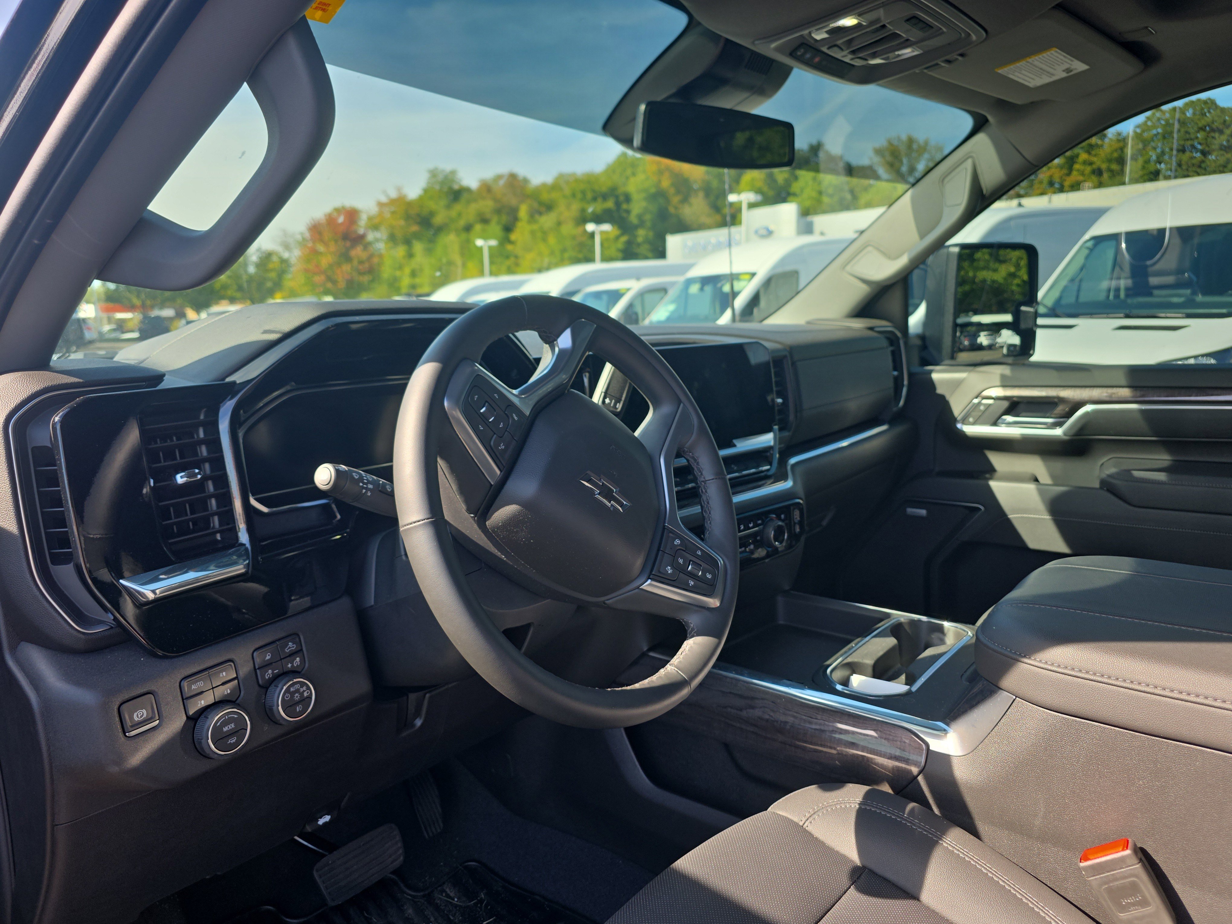 Used 2025 Chevrolet Silverado 3500 LTZ w/ LTZ Plus Package image 29