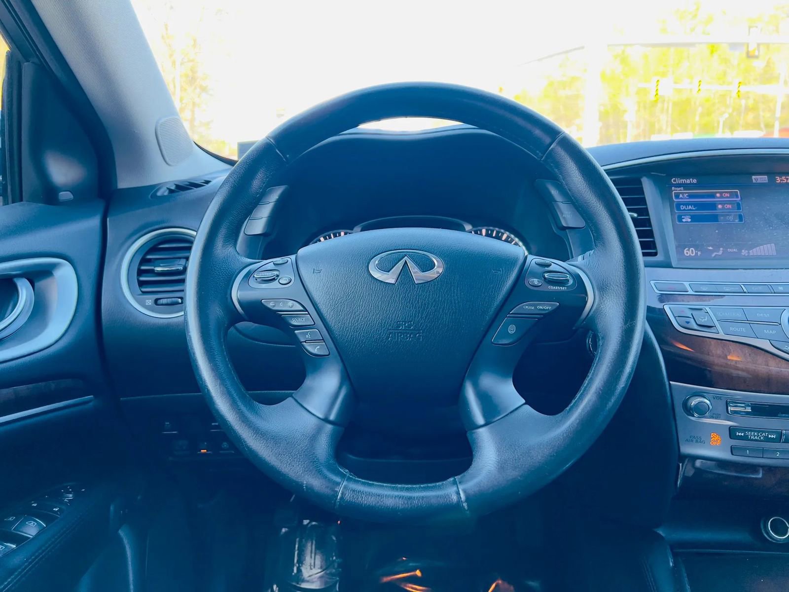 Used 2014 INFINITI QX60 AWD w/ Deluxe Touring Package image 29