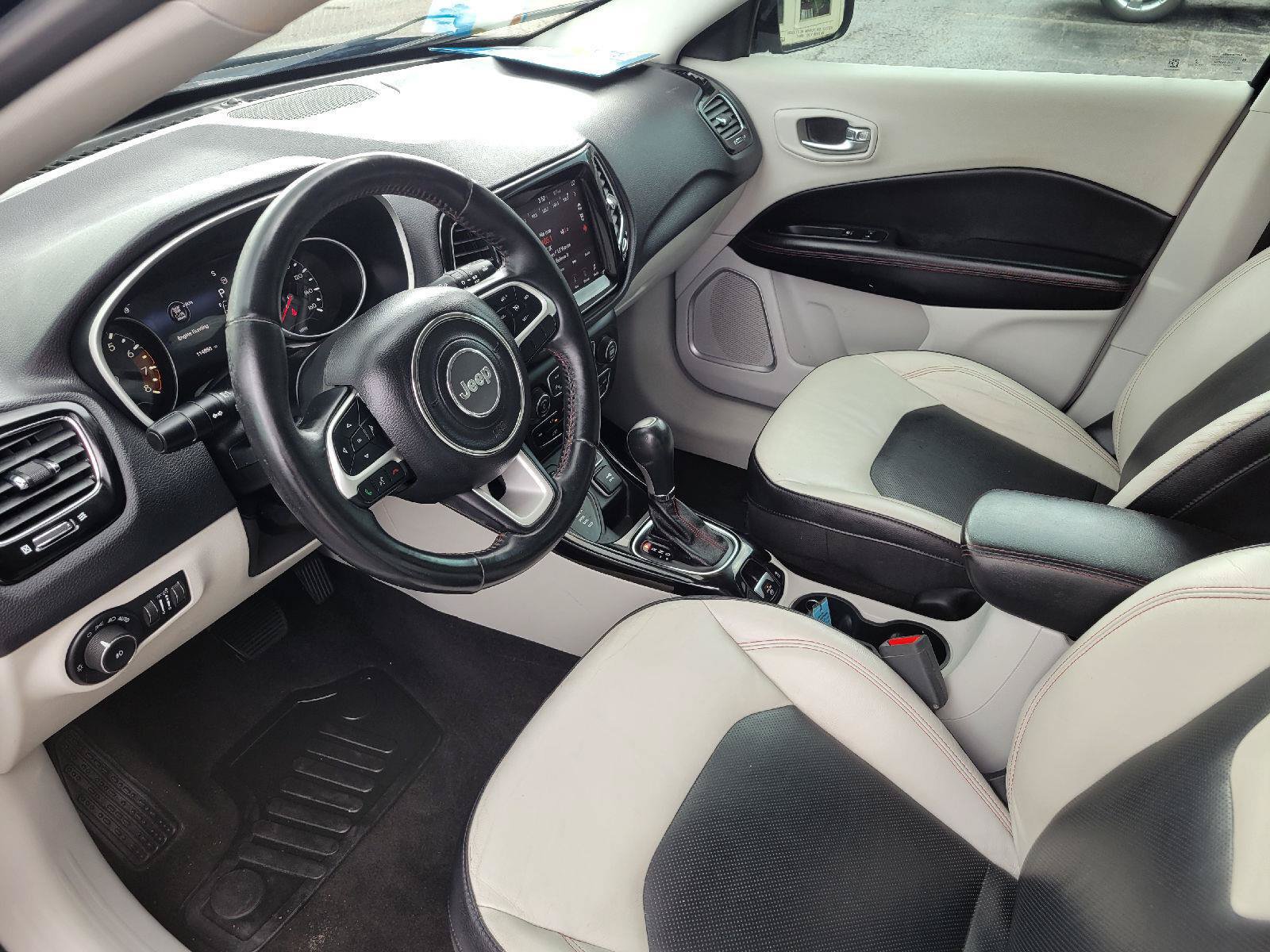 Used 2017 Jeep Compass Limited w/ Navigation Group AWD/4WD image 5