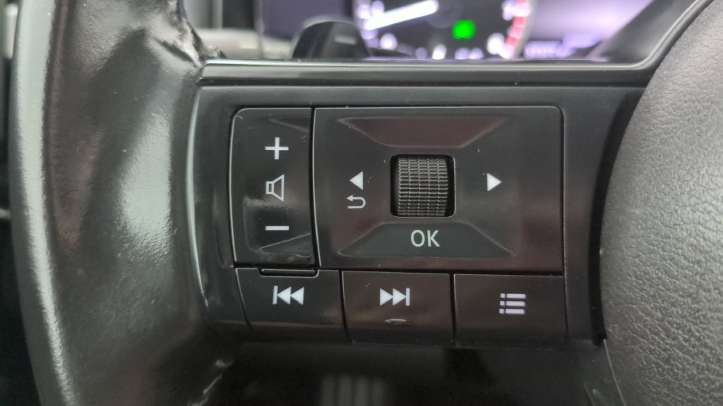 Certified 2025 Nissan Pathfinder SV FWD image 19