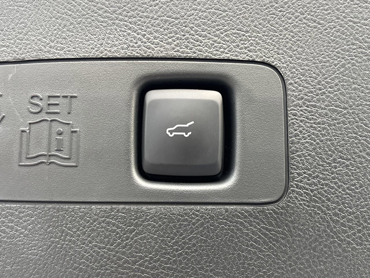 Used 2025 Lincoln Corsair FWD w/ Equipment Group 101A image 6