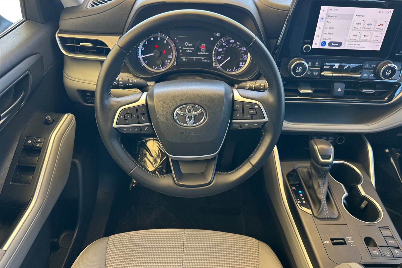 Used 2023 Toyota Highlander LE FWD image 17
