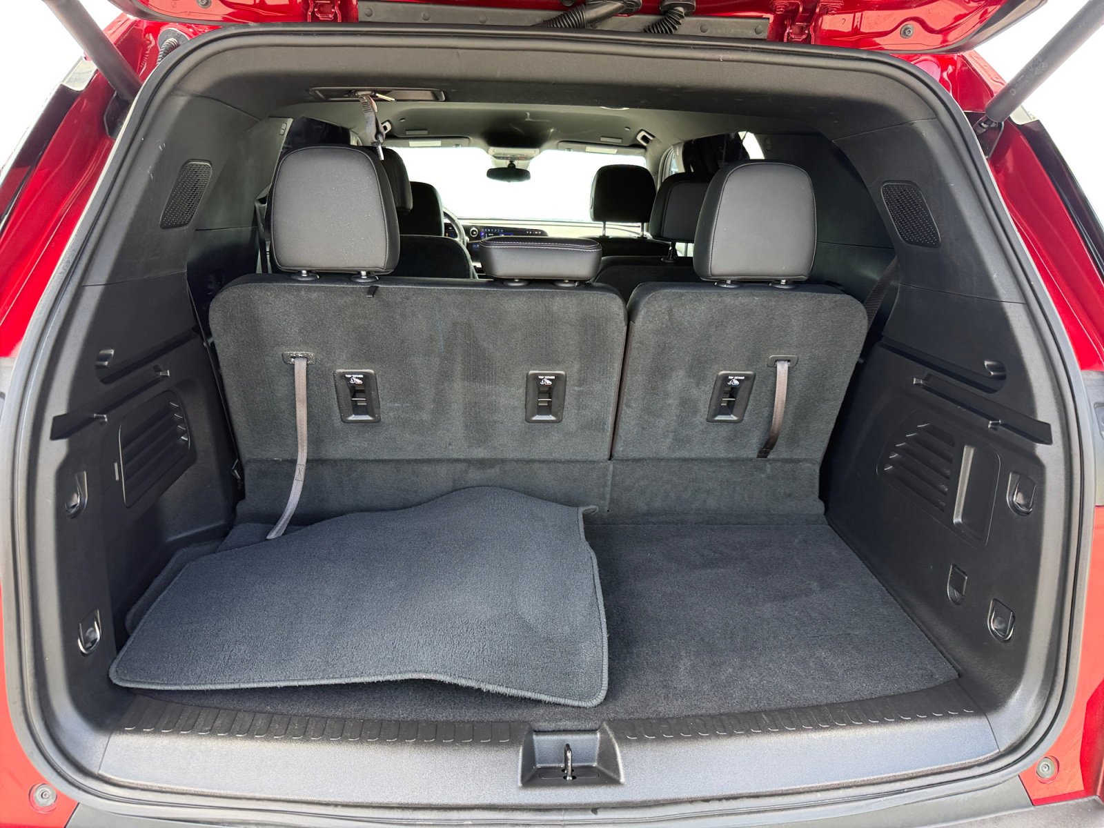Used 2025 Chevrolet Traverse LT AWD/4WD image 17