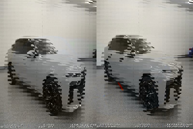 Used 2024 BMW 740i w/ M Sport Professional Package image 7