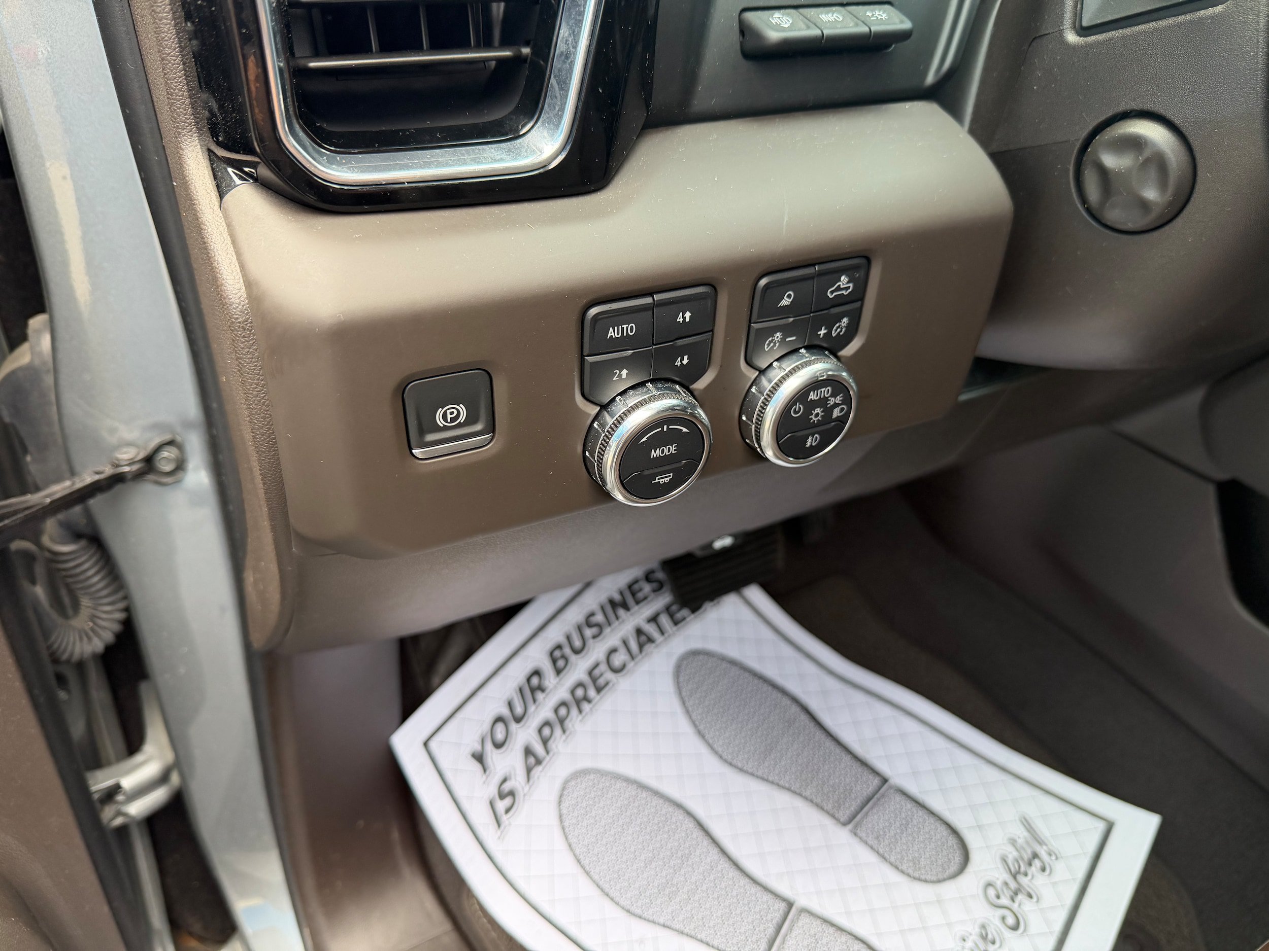 Used 2024 GMC Sierra 1500 Denali w/ Technology Package AWD/4WD image 15