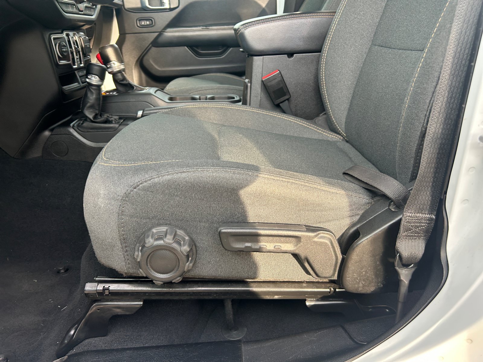 Used 2024 Jeep Wrangler Unlimited Sahara AWD/4WD image 14