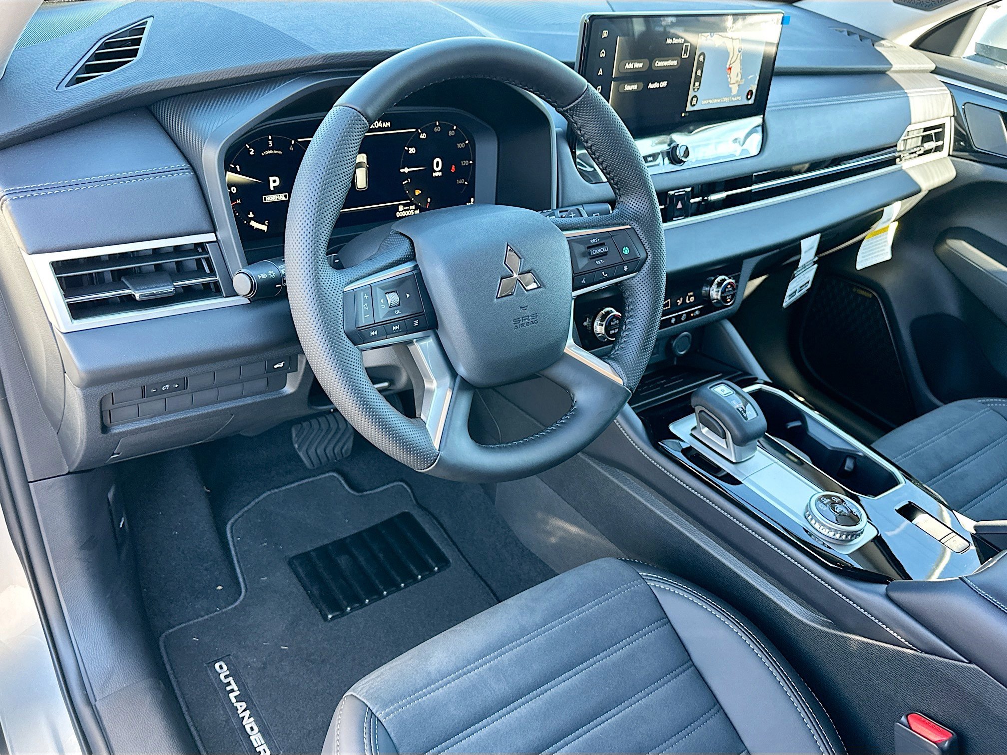 New 2025 Mitsubishi Outlander SE image 6