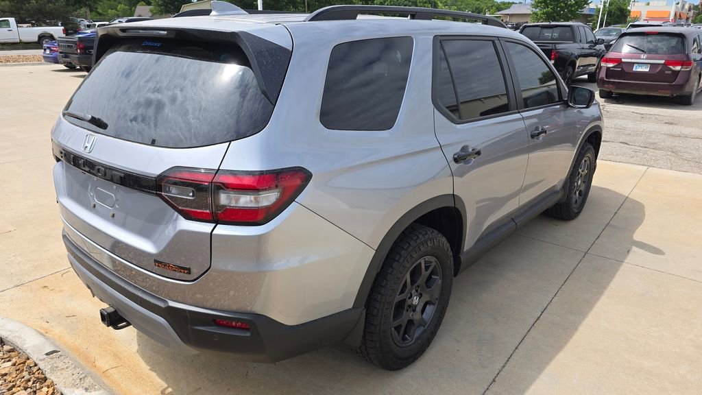 Used 2025 Honda Pilot TrailSport image 5