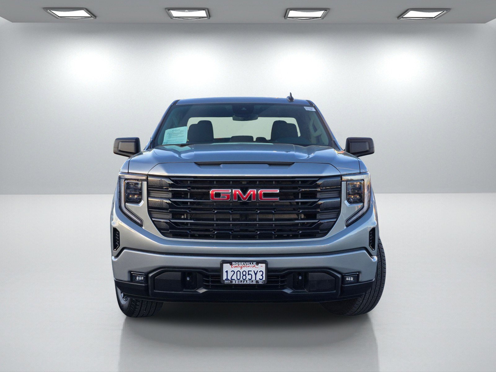 Used 2025 GMC Sierra 1500 Elevation image 2