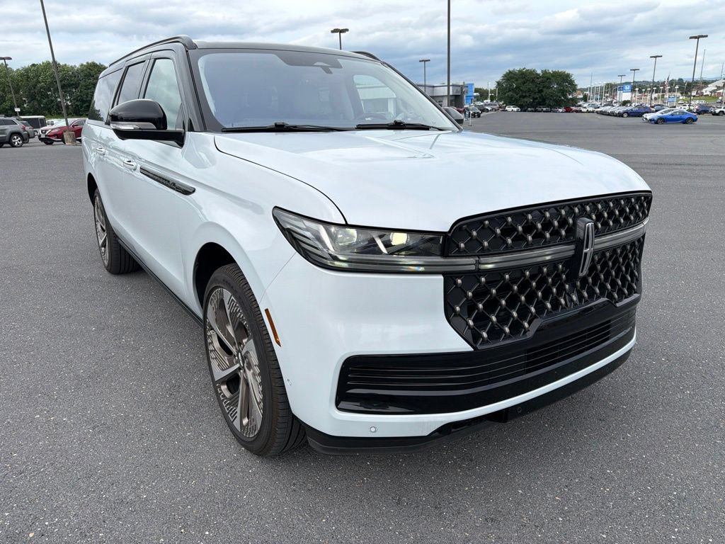 Used 2025 Lincoln Navigator L Black Label w/ Black Label Special Edition AWD/4WD image 7