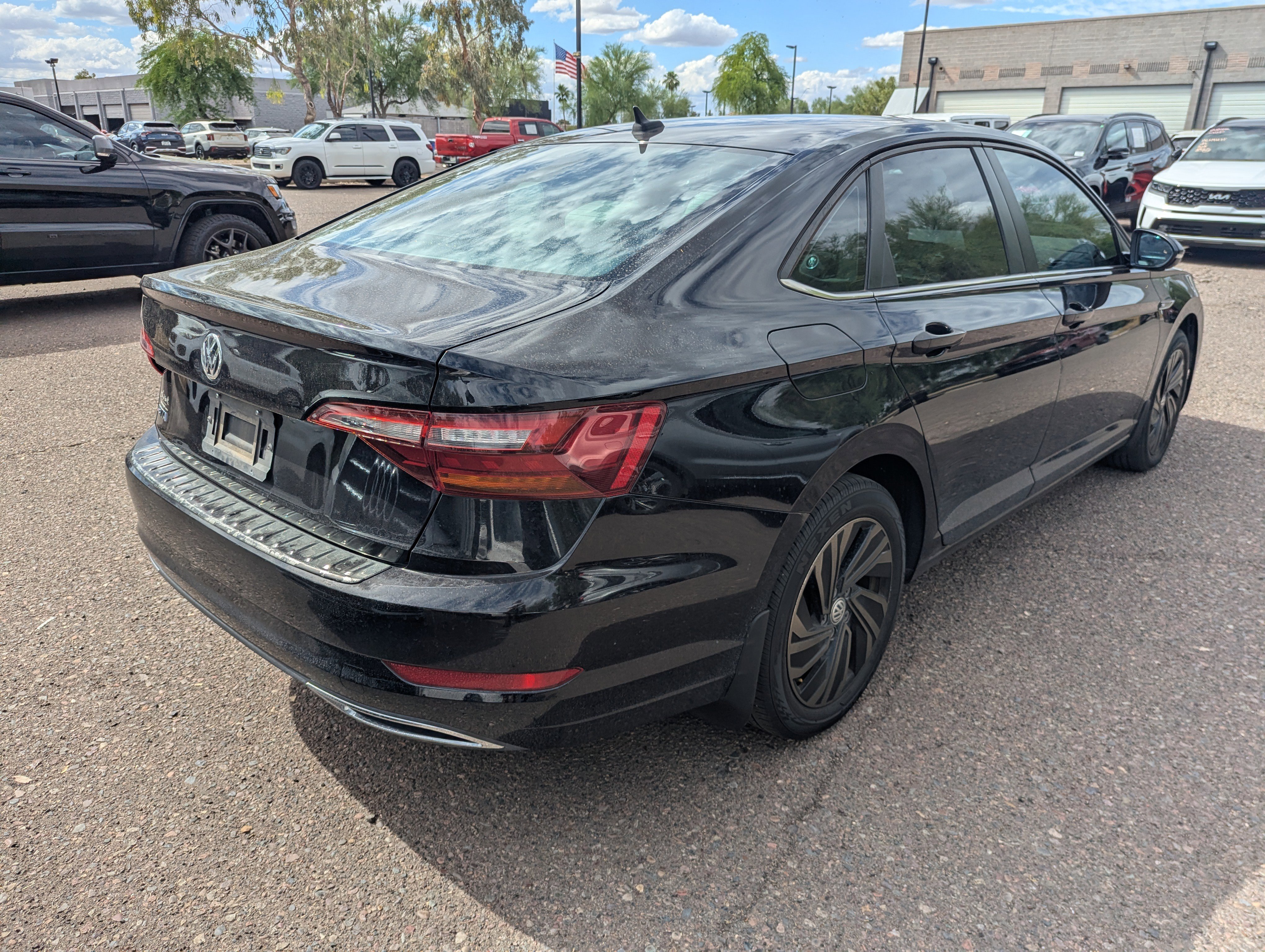 Used 2019 Volkswagen Jetta SEL Premium FWD image 3