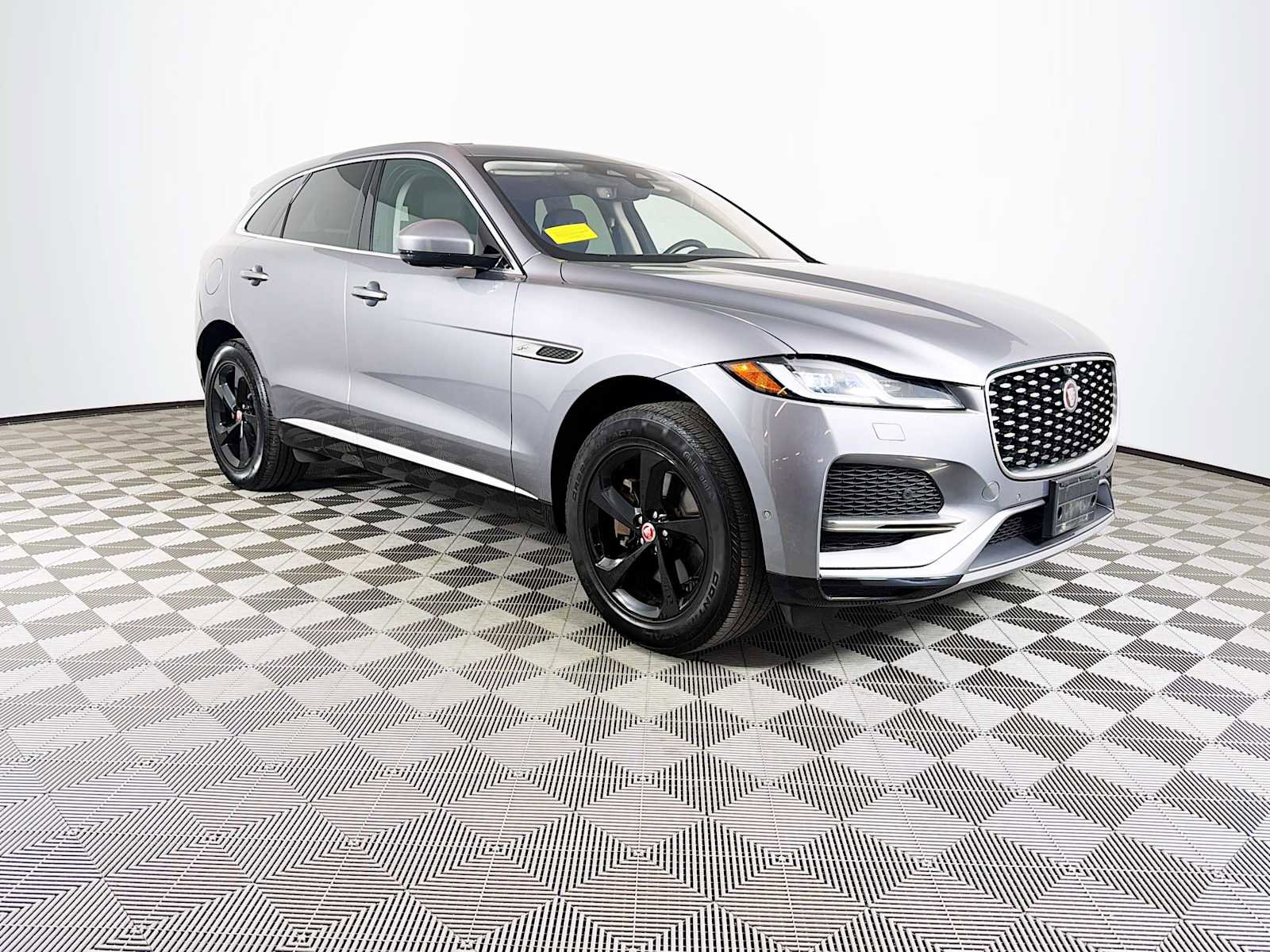 Used 2021 Jaguar F-PACE AWD/4WD image 3