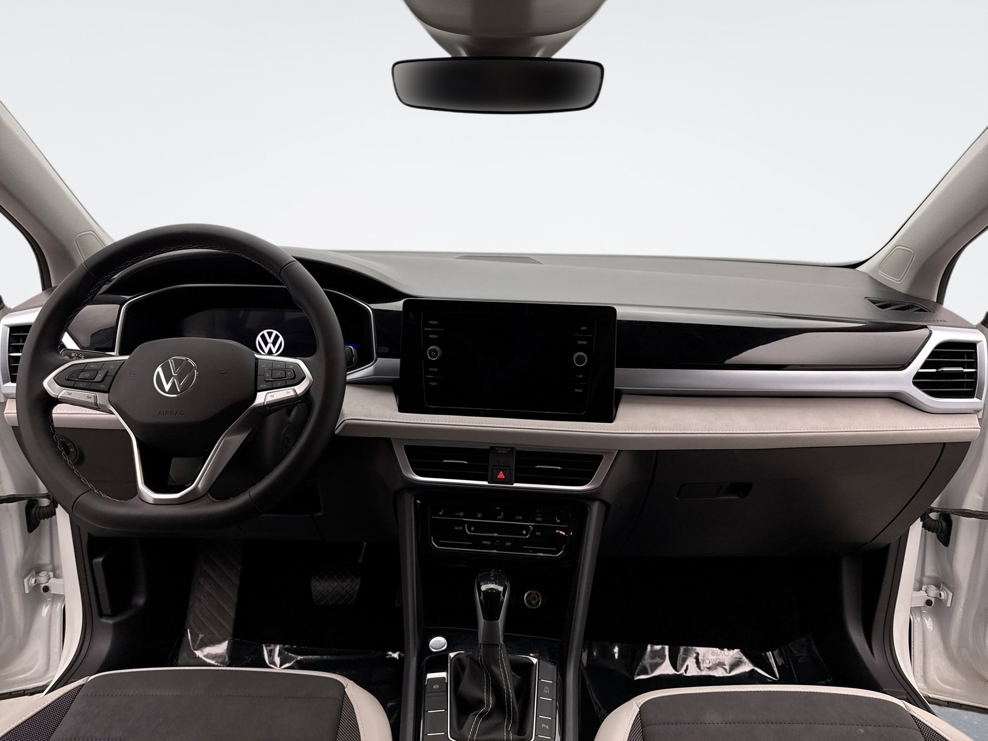 Used 2025 Volkswagen Taos SE image 14