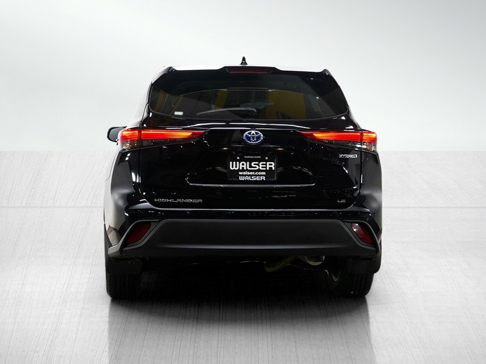 Used 2020 Toyota Highlander LE AWD/4WD image 4