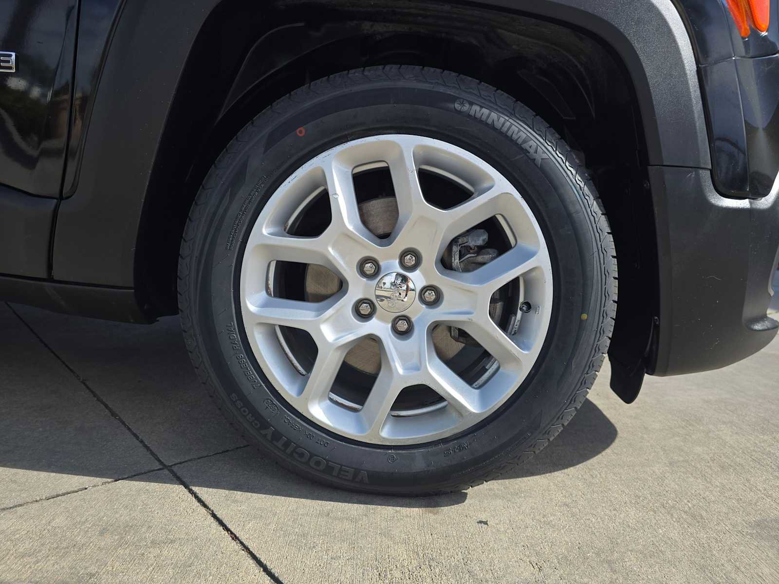 Used 2018 Jeep Renegade Latitude w/ UConnect 8.4 Nav Group image 9