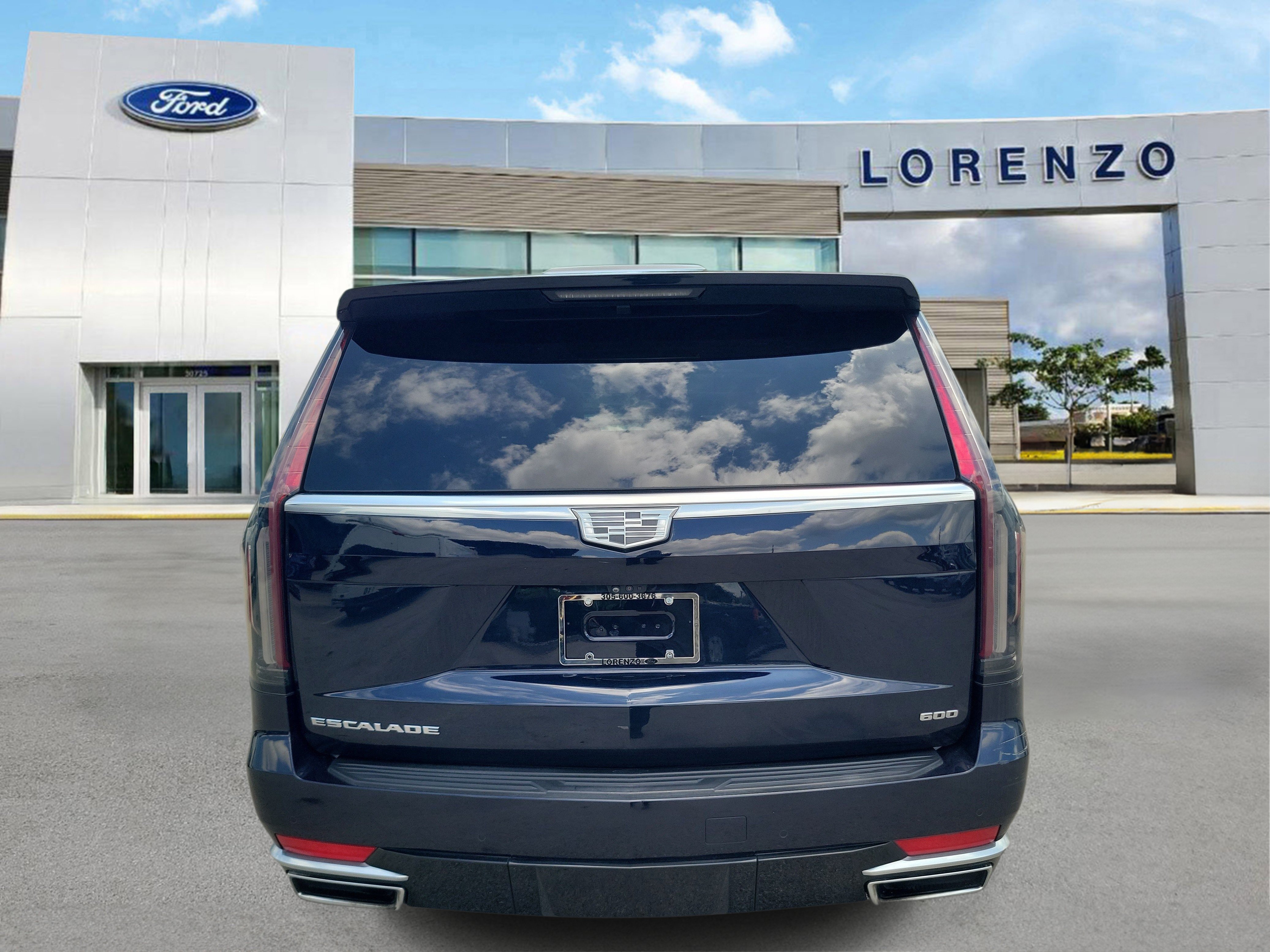 Used 2023 Cadillac Escalade Premium Luxury w/ LPO, Radiant Package AWD/4WD image 6