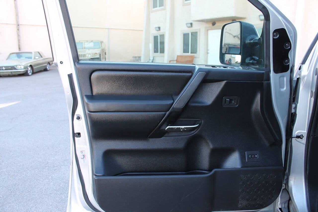Used 2010 Nissan Titan LE w/ Technology Pkg RWD image 23