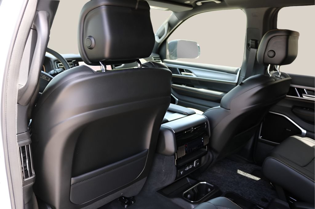 New 2026 Jeep Grand Wagoneer 4WD image 15