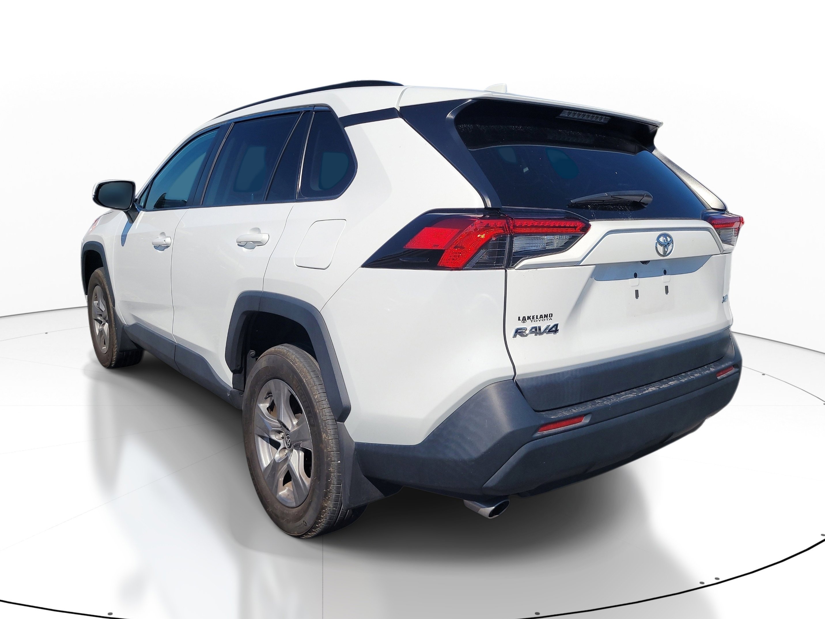 Used 2024 Toyota RAV4 XLE w/ Convenience Package FWD image 7