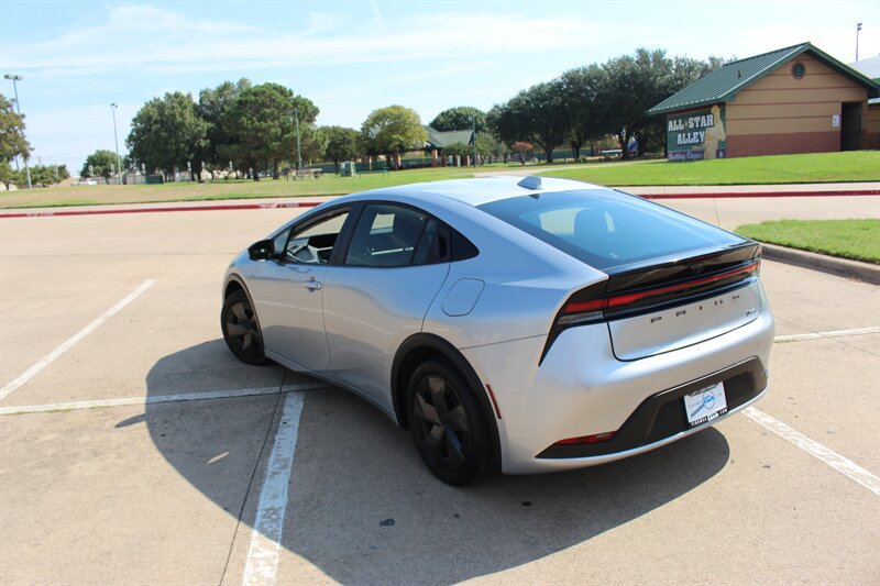 Used 2024 Toyota Prius LE FWD image 3