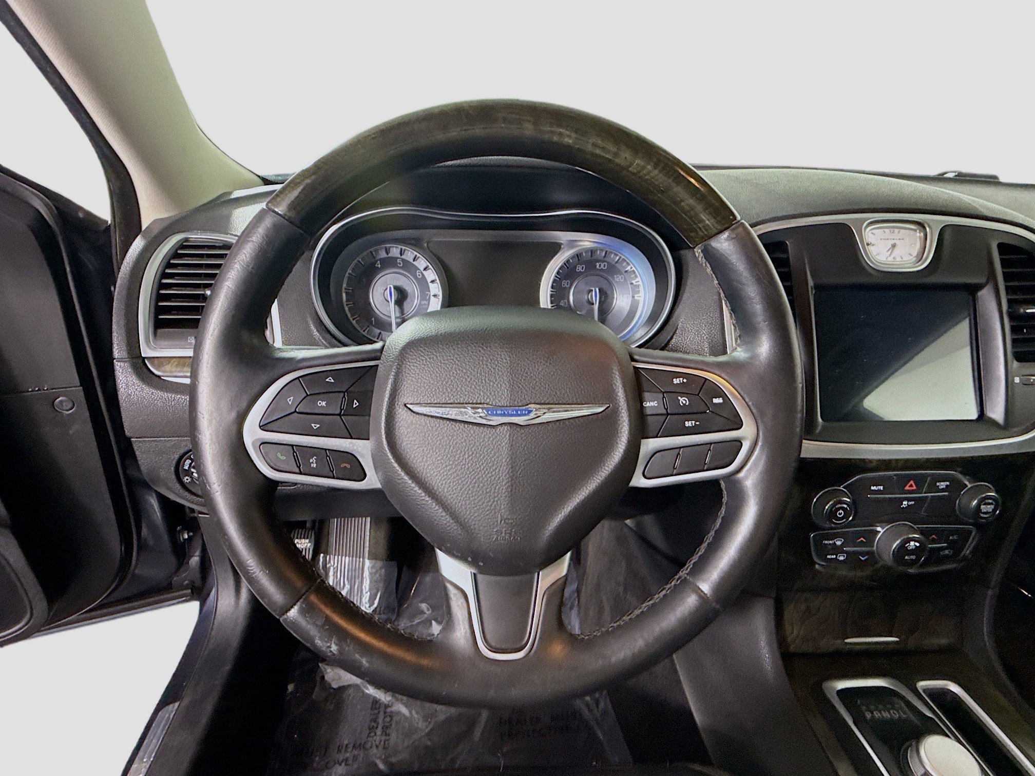 Used 2018 Chrysler 300 Limited image 13