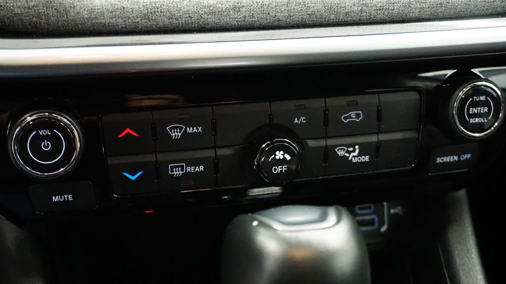 Certified 2022 Jeep Compass Latitude image 27