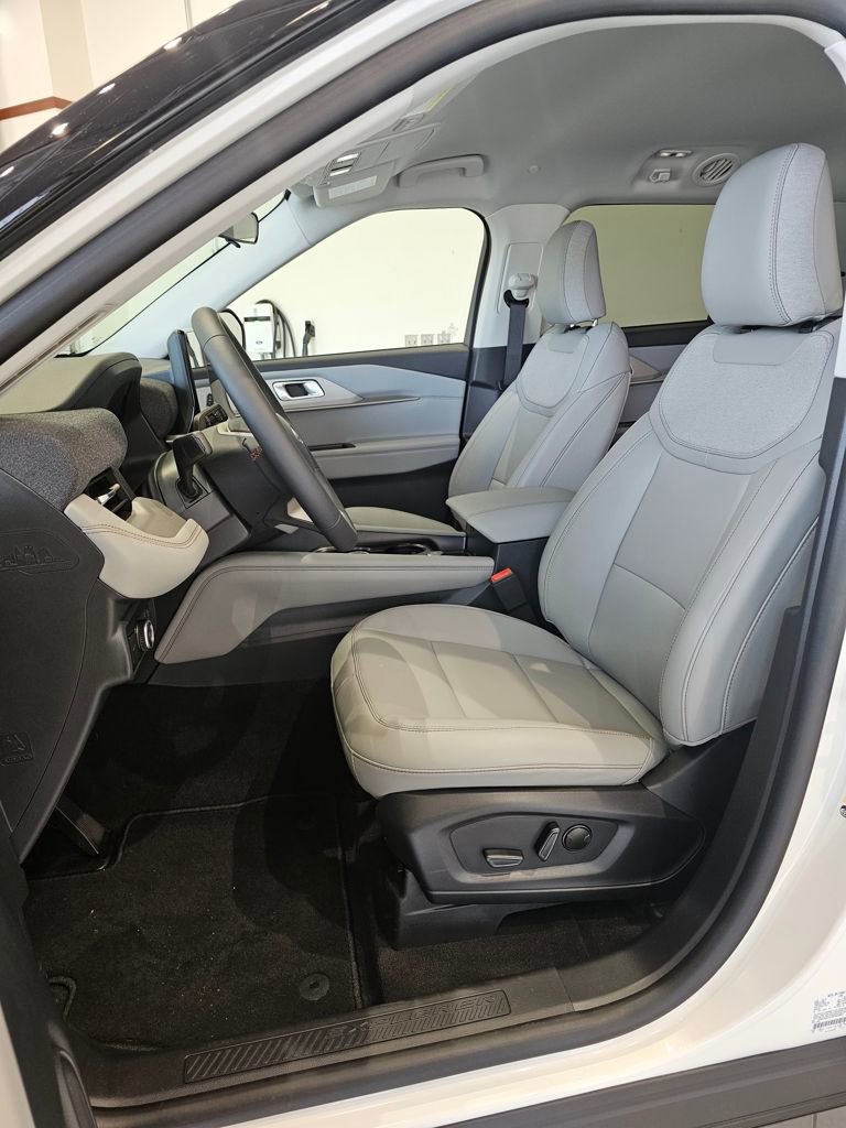 New 2025 Ford Explorer Active w/ Active Comfort Package image 10
