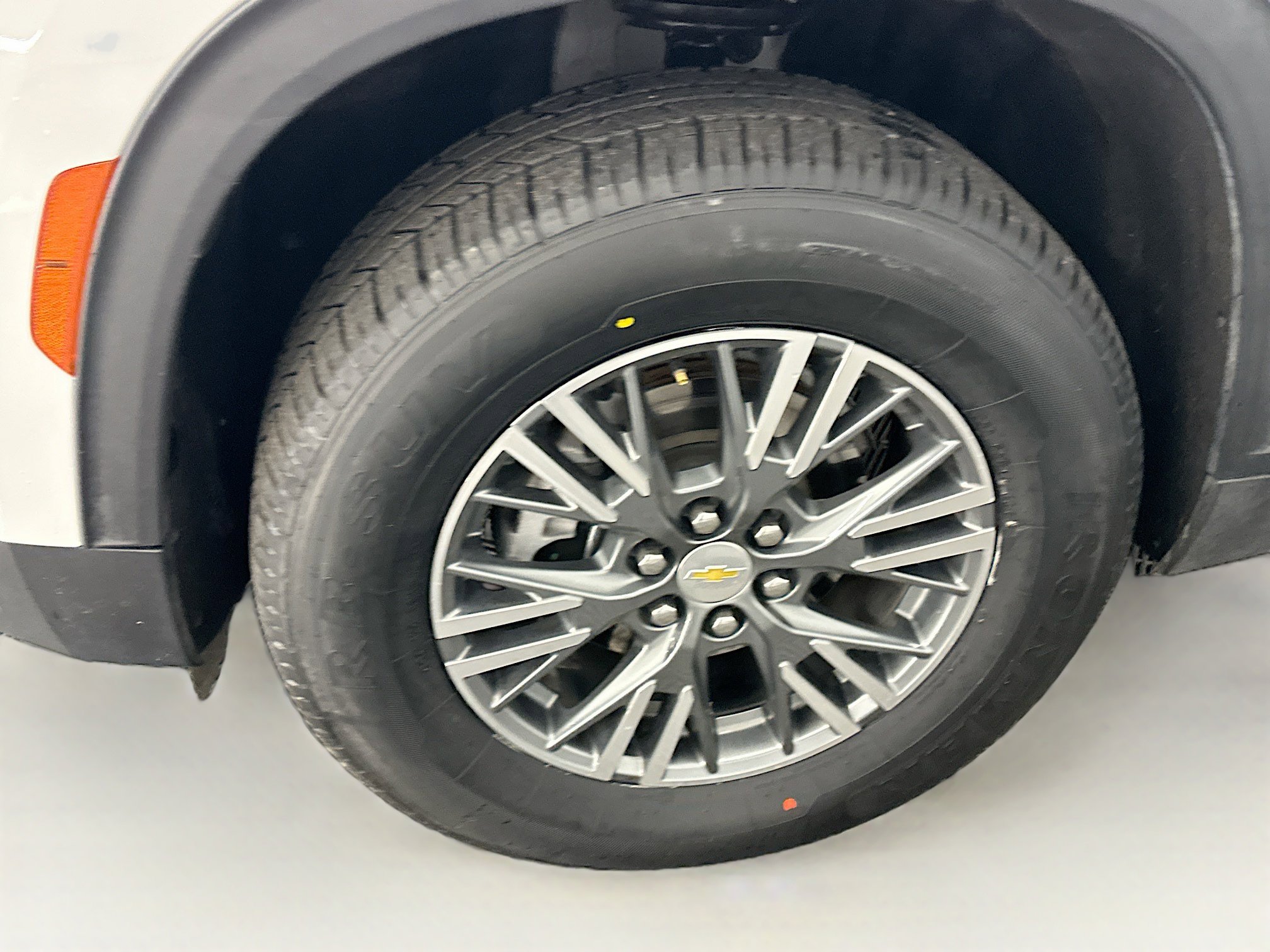 Used 2025 Chevrolet Traverse LT image 11