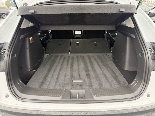 Used 2025 Chevrolet Trax LT w/ LT Convenience Package image 32