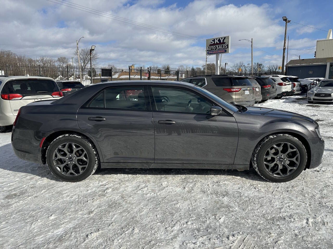 Used 2018 Chrysler 300 S w/ 300S Premium Group image 8