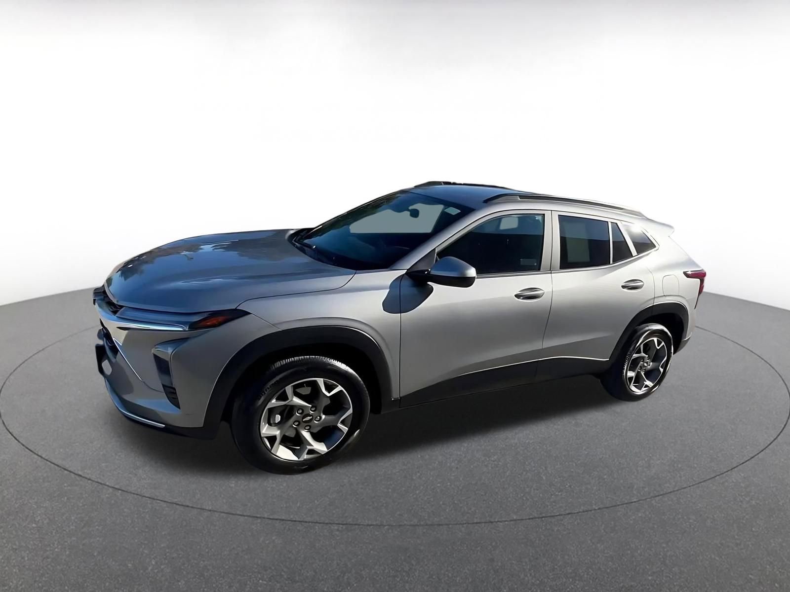 Used 2025 Chevrolet Trax LT image 8