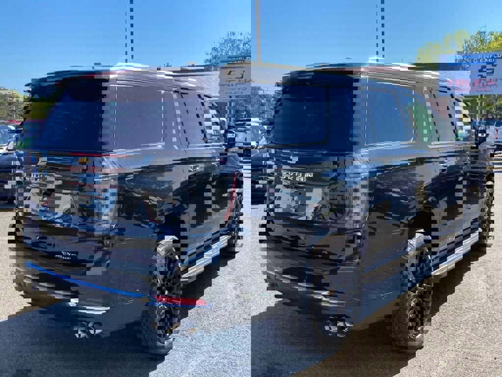 New 2025 Chevrolet Suburban Premier image 7