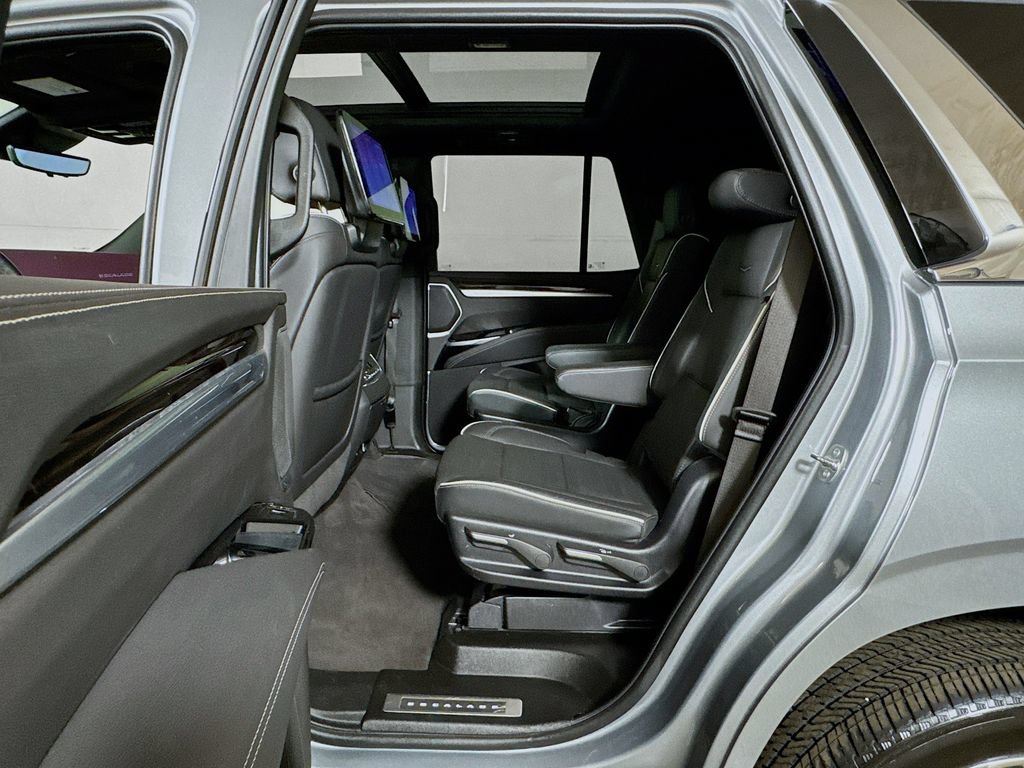 Certified 2025 Cadillac Escalade Premium Luxury AWD/4WD image 24