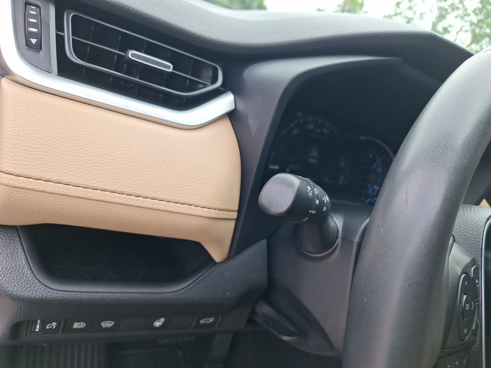 Used 2023 Toyota RAV4 XLE Premium AWD/4WD image 19