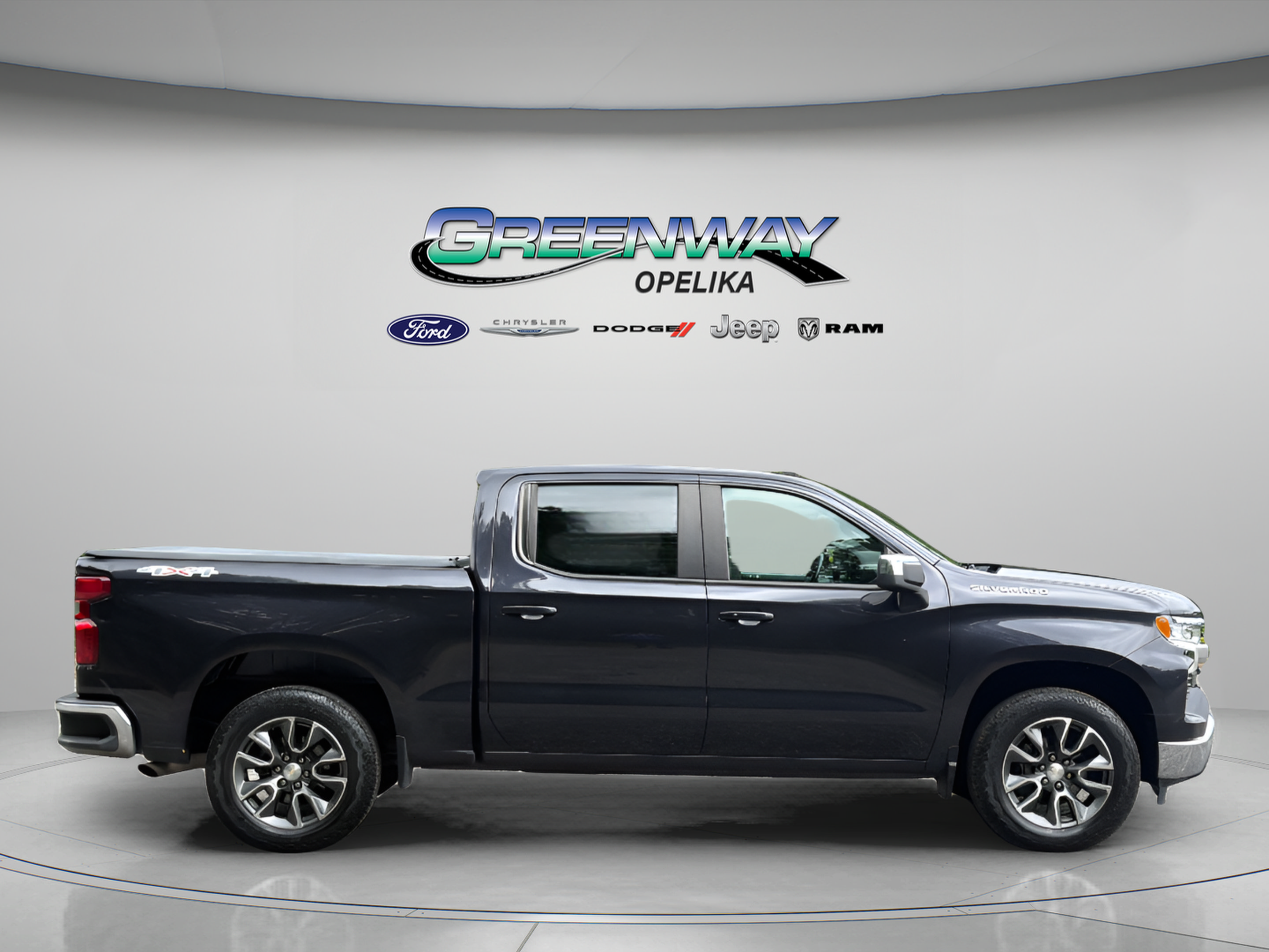 Used 2022 Chevrolet Silverado 1500 LT AWD/4WD image 7