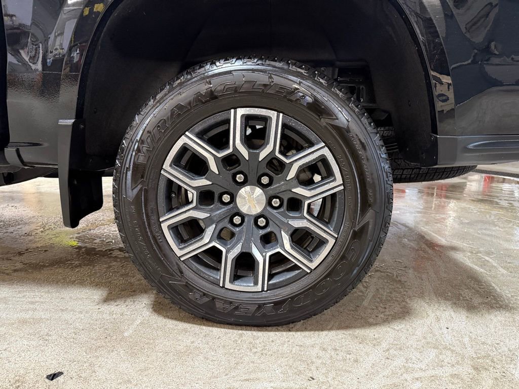 Used 2023 Chevrolet Colorado LT w/ LT Convenience Package II image 32