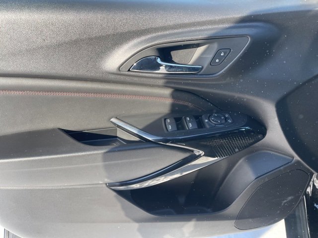 Used 2025 Chevrolet Trax RS image 18