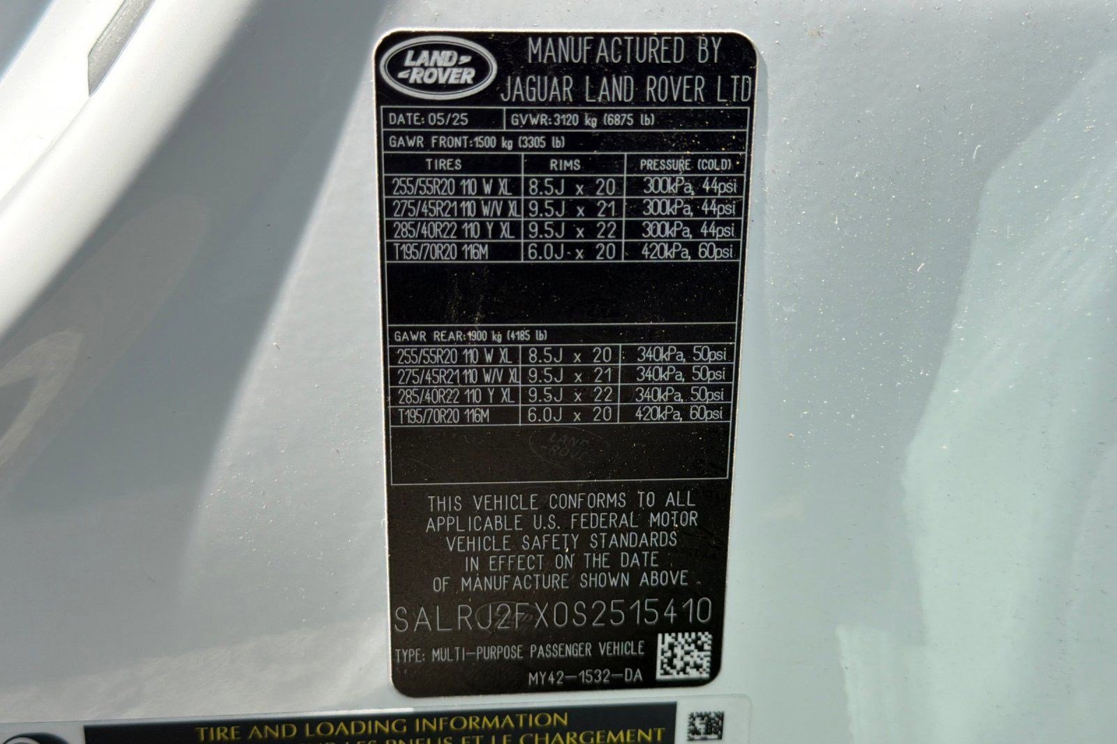 Used 2025 Land Rover Discovery S AWD/4WD image 22
