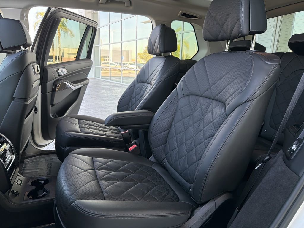 Used 2024 BMW X7 xDrive40i w/ Premium Package image 16