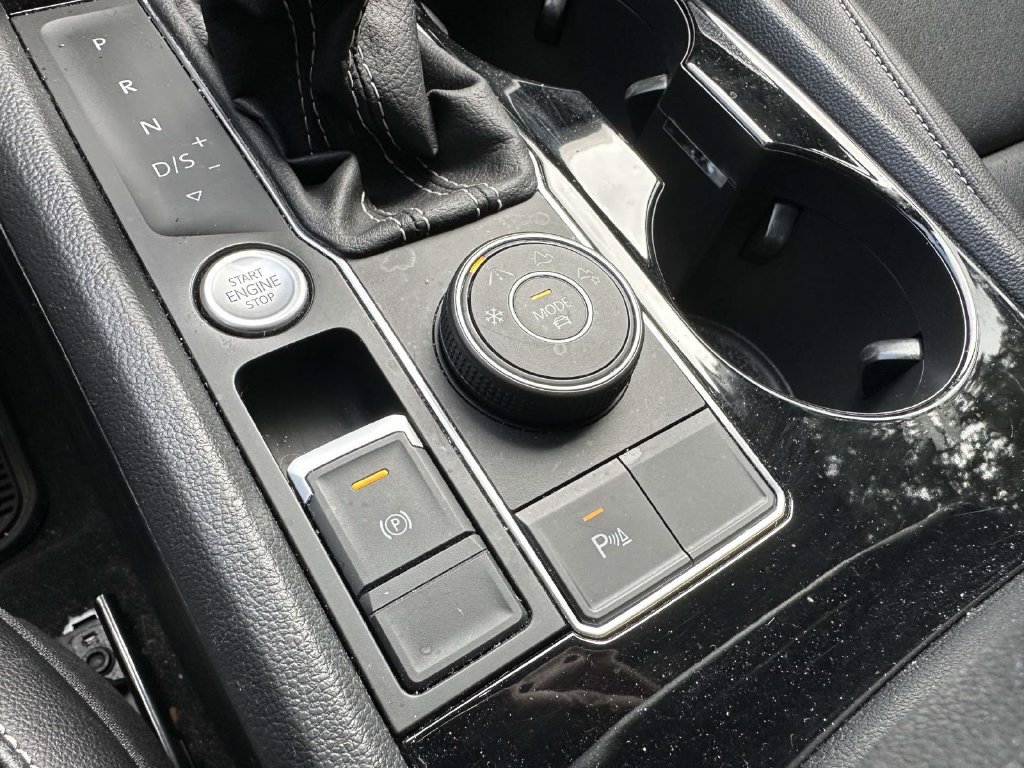 Used 2023 Volkswagen Atlas SEL R-Line AWD/4WD image 21