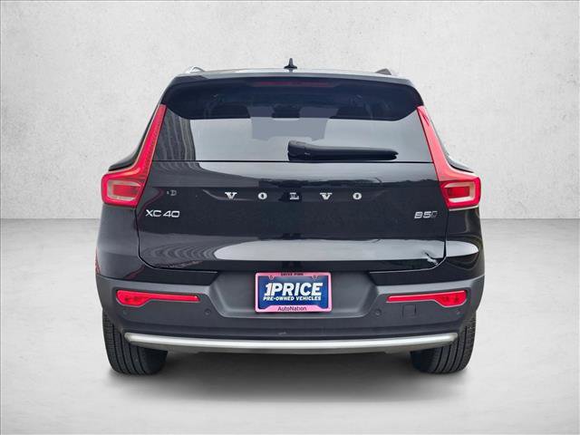 Used 2025 Volvo XC40 B5 Plus AWD/4WD image 4