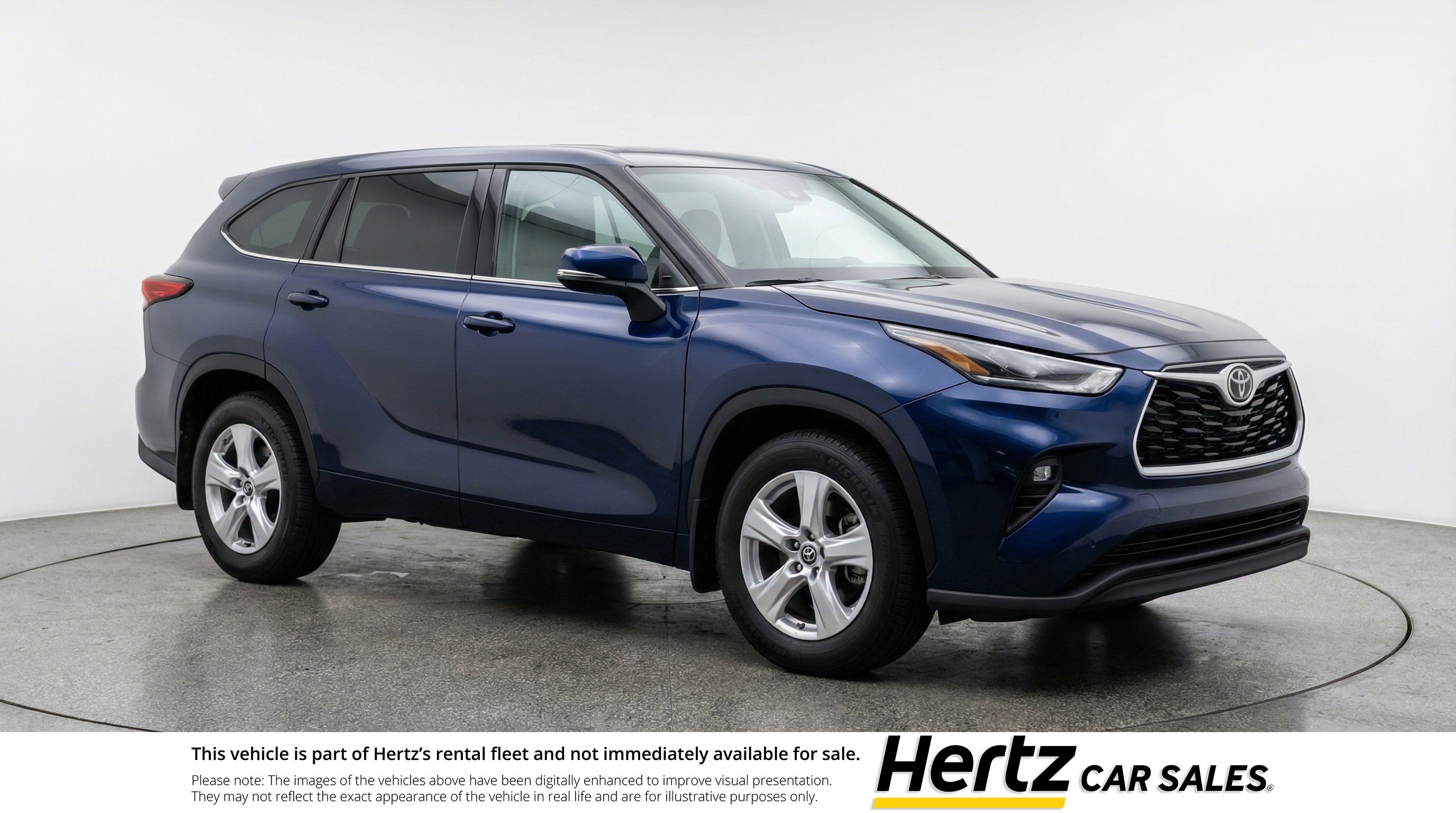 Used 2025 Toyota Highlander LE image 1